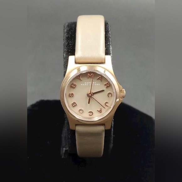 MARC JACOBS Henry Strap Dinky Gold Tone Watch - Picture 2 of 7